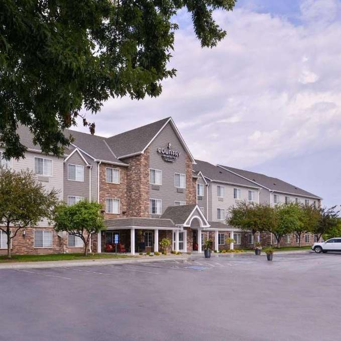 Country Inn & Suites OMA Airport Parking