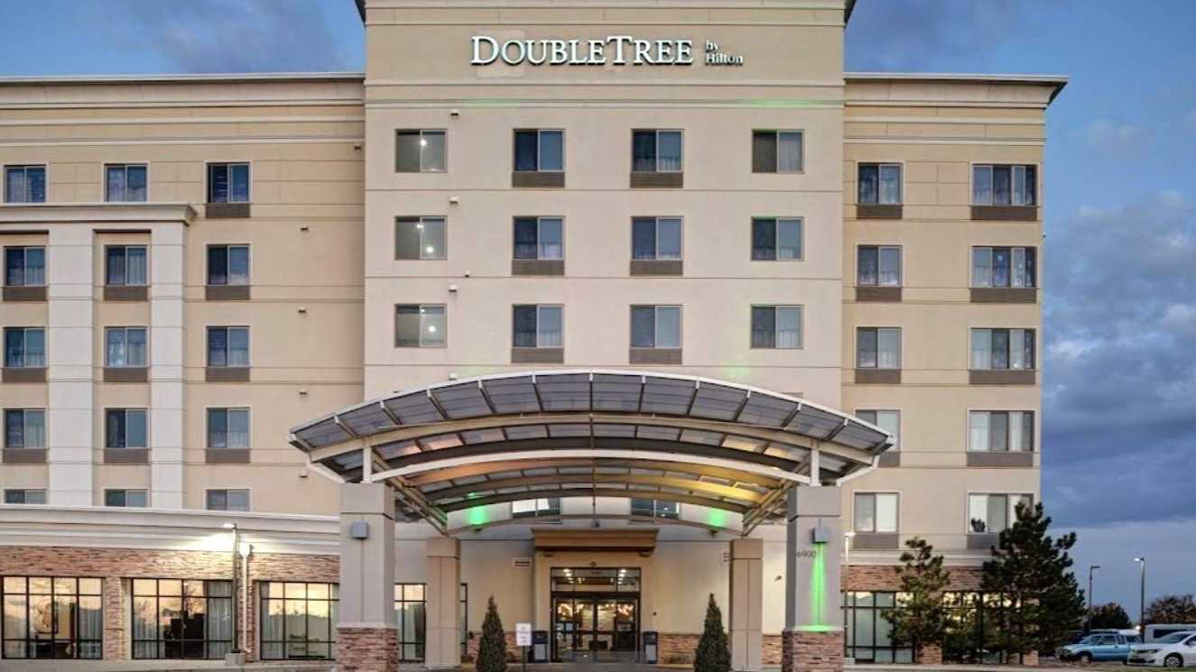 Doubletree by Hilton DIA Airport Parking
