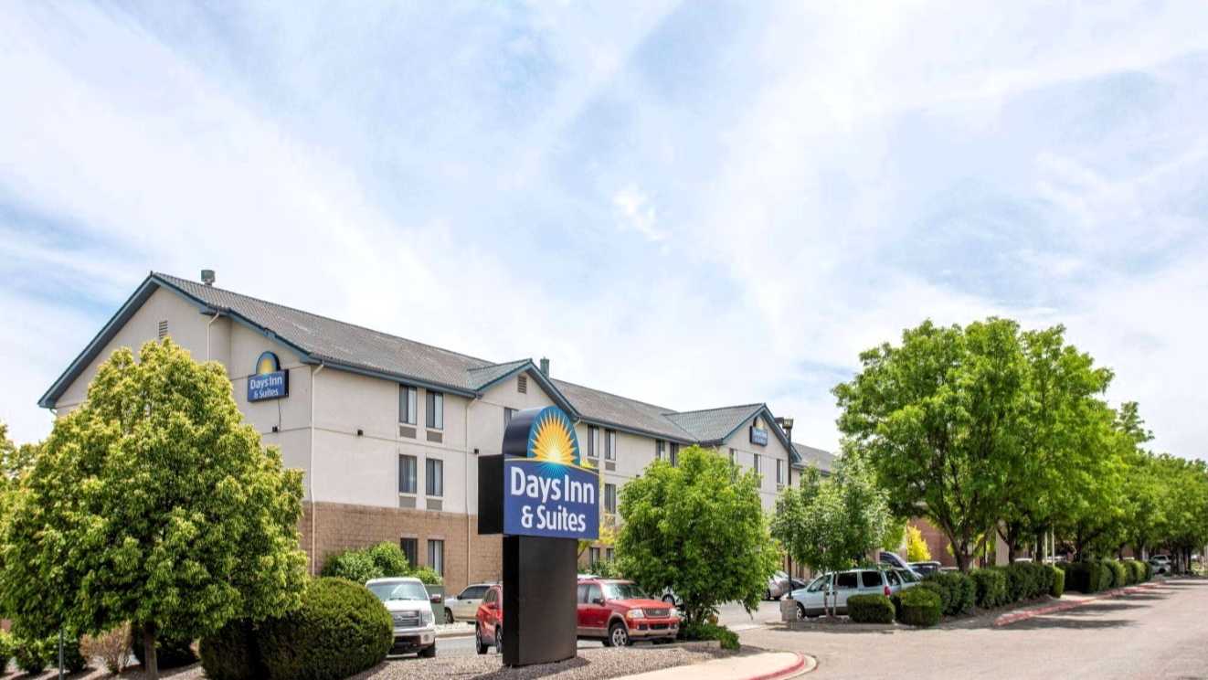 Days Inn & Suites by Wyndham DEN Airport Parking