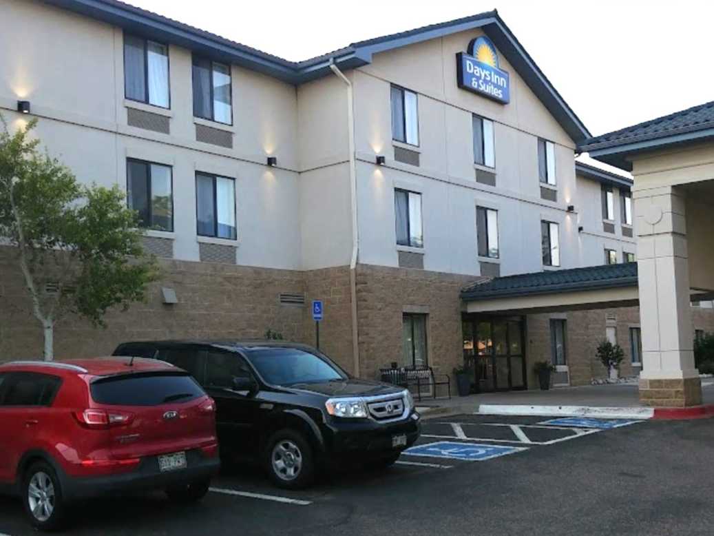 Days Inn & Suites by Wyndham DEN Airport Parking