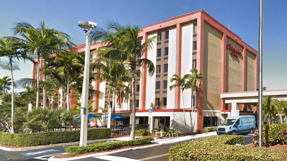 Hampton Inn MIA Airport West Parking