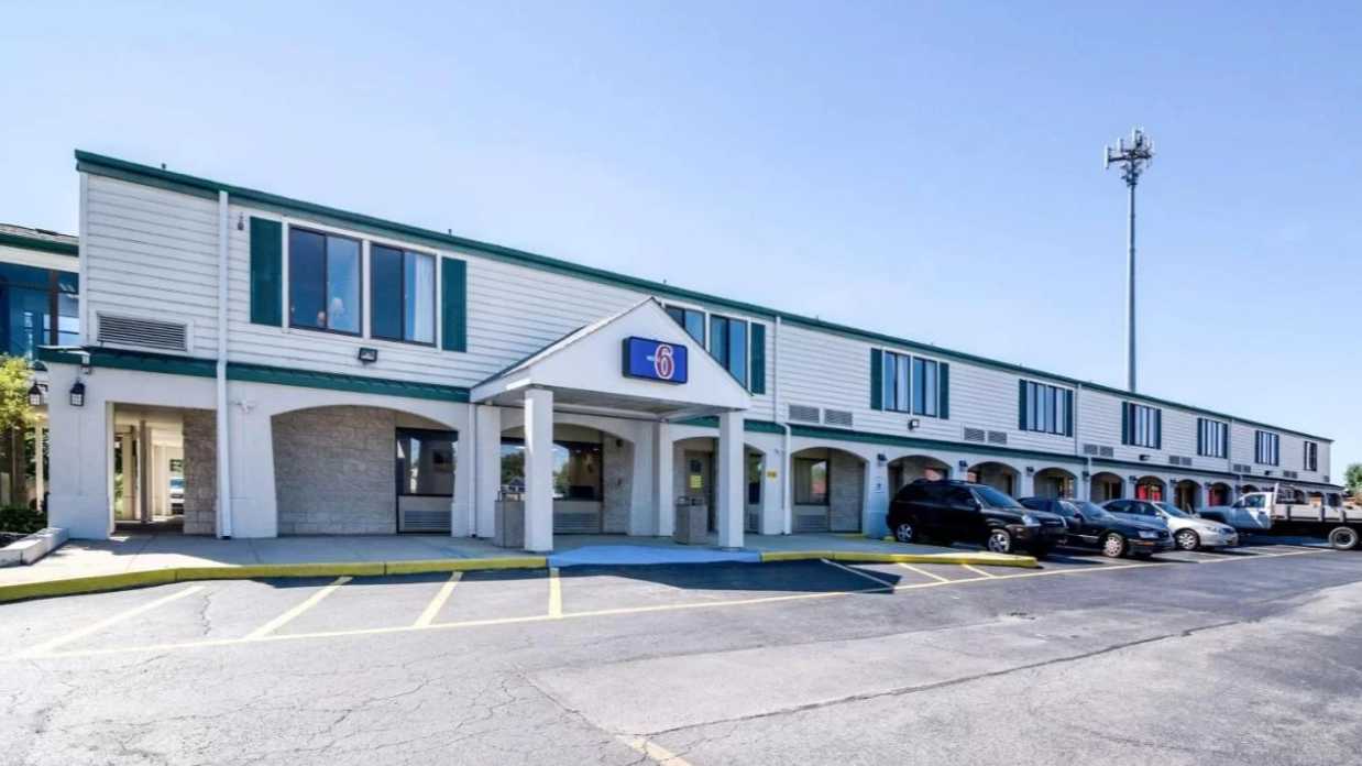 Motel 6 -Newark (EWR) Airport Parking