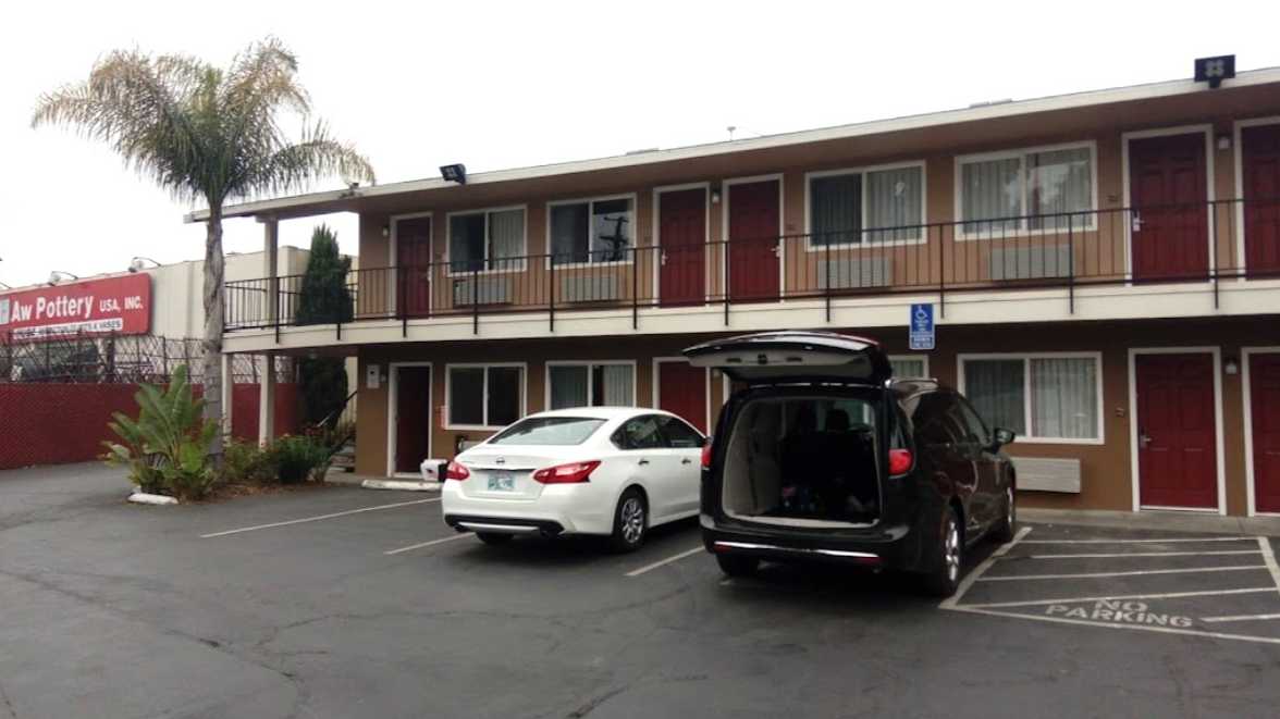 Bay Breeze Inn OAK Airport Parking