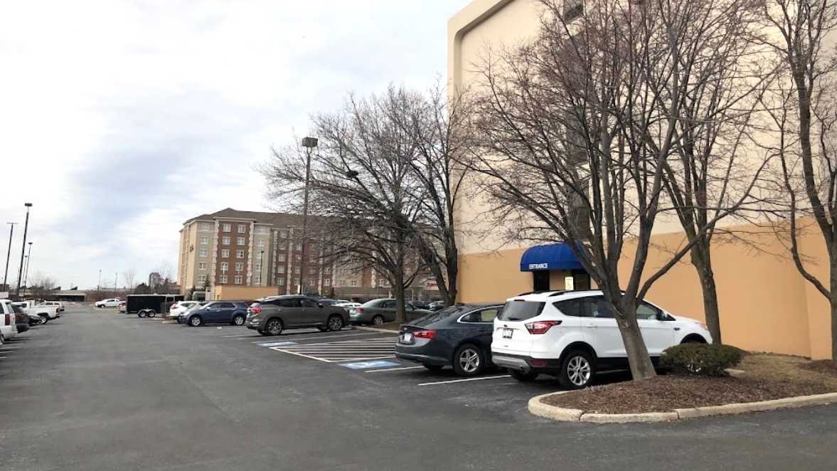 Hampton Inn MDW Airport Parking