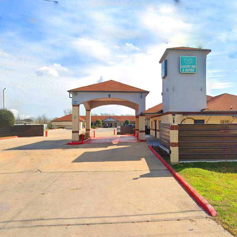 Luxury Inn & Suites HOU Airport Parking