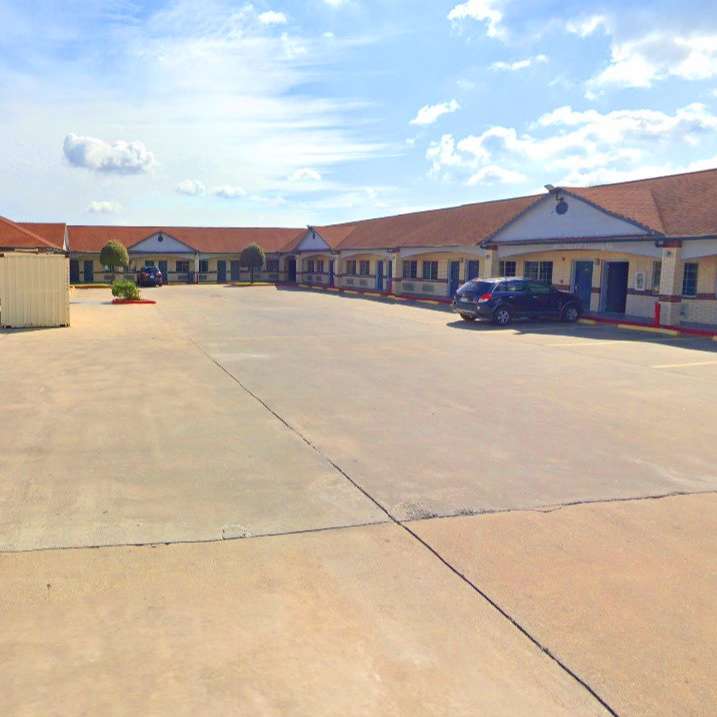 Luxury Inn & Suites HOU Airport Parking