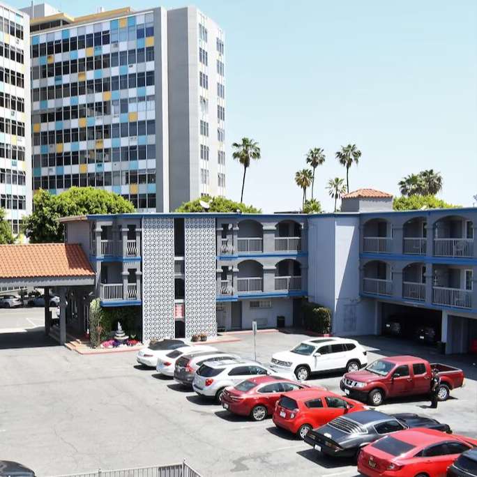 Travelodge by Wyndham LGB Airport Parking