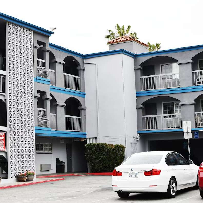 Travelodge by Wyndham LGB Airport Parking