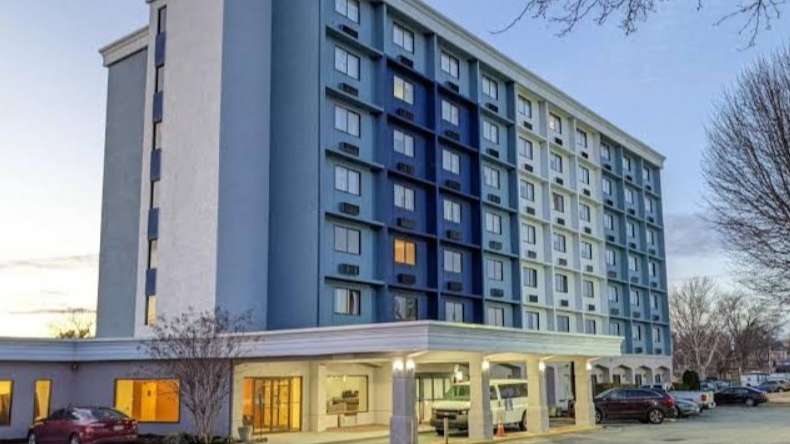 Comfort Inn PHL West Airport Parking
