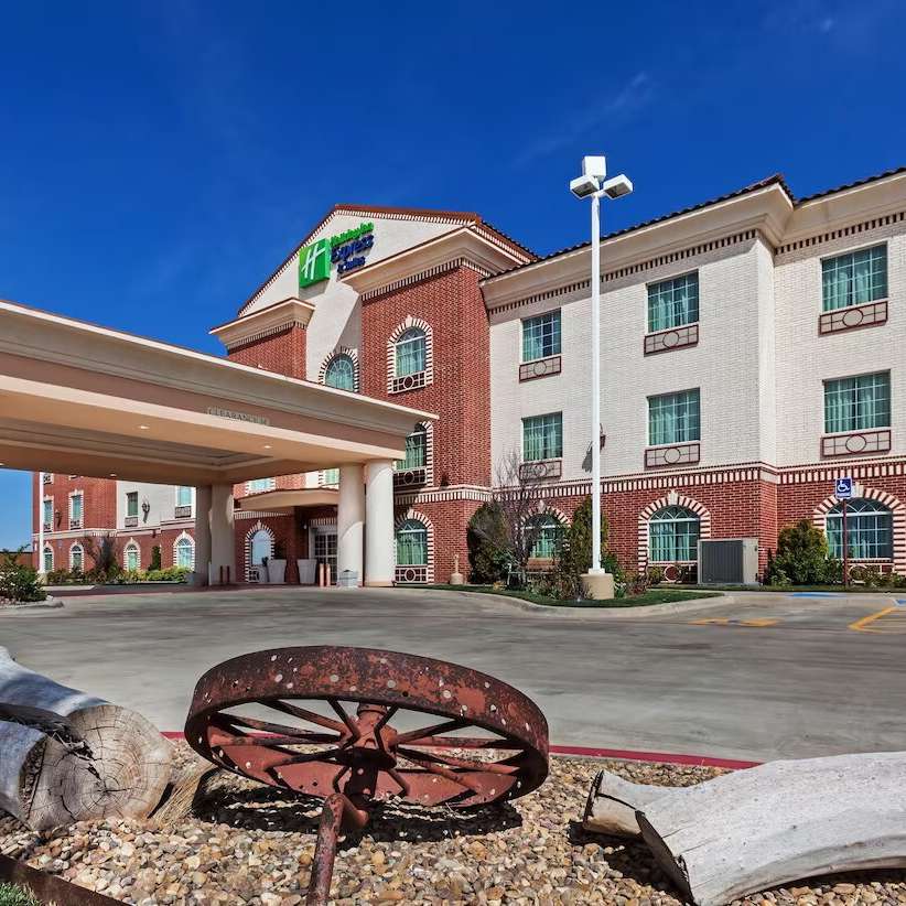 Holiday Inn Express & Suites AMA Airport Parking