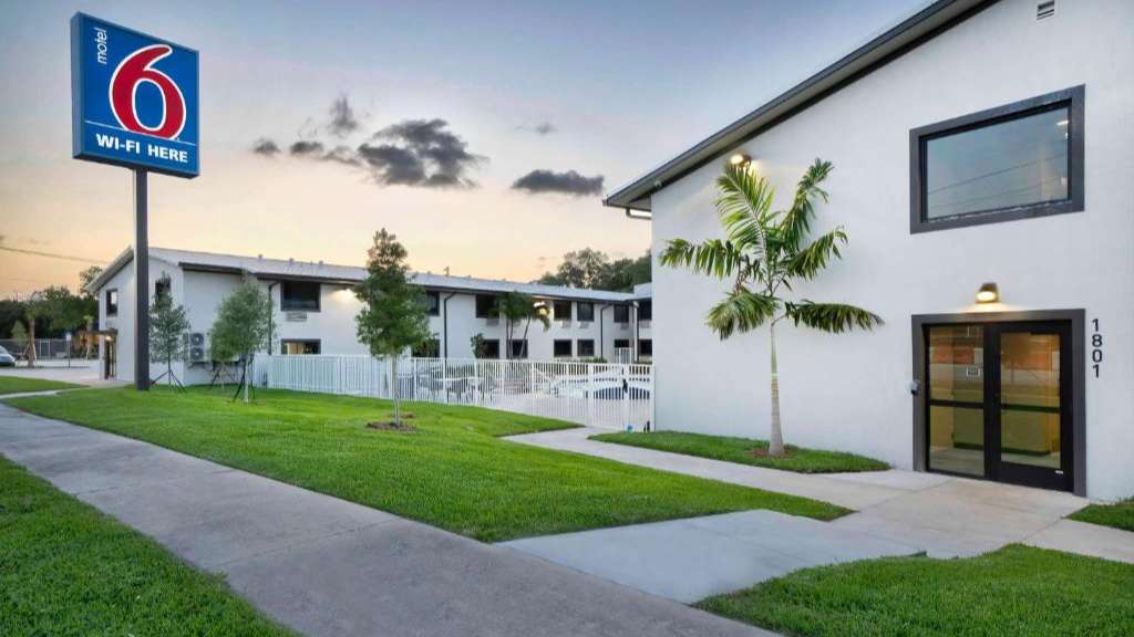 Motel 6 Port Everglades Cruise Parking