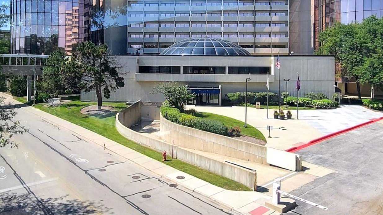 Hyatt Regency Chicago OHare Airport Parking