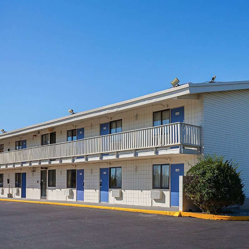 Motel 6 BGR Airport Parking