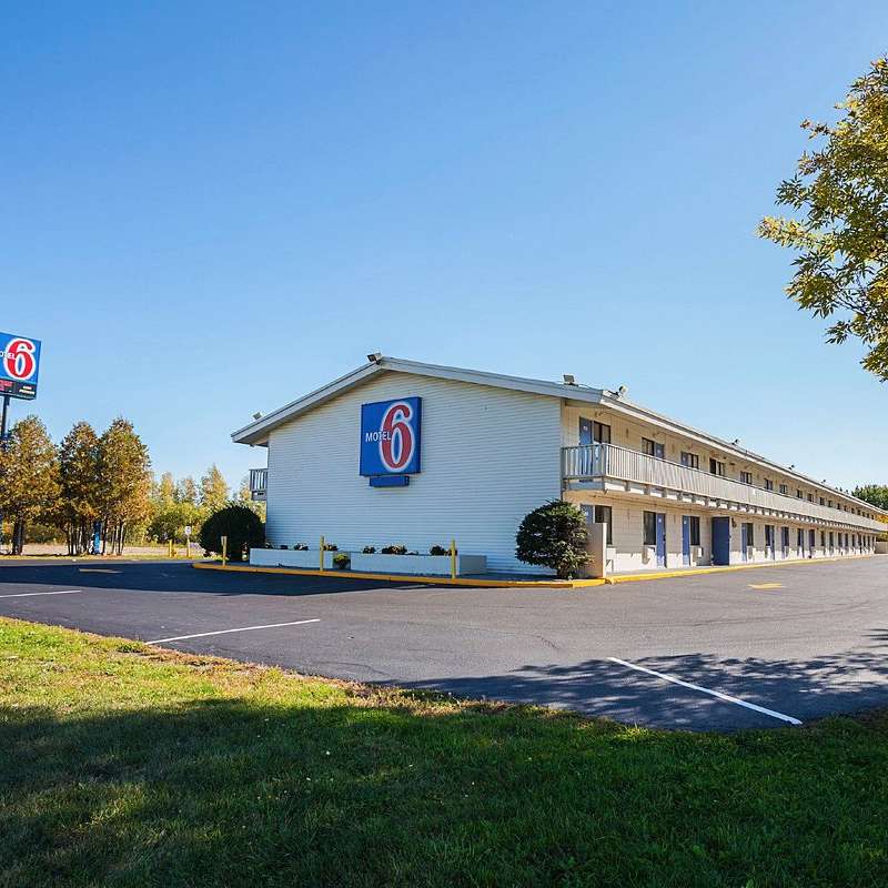 Motel 6 BGR Airport Parking
