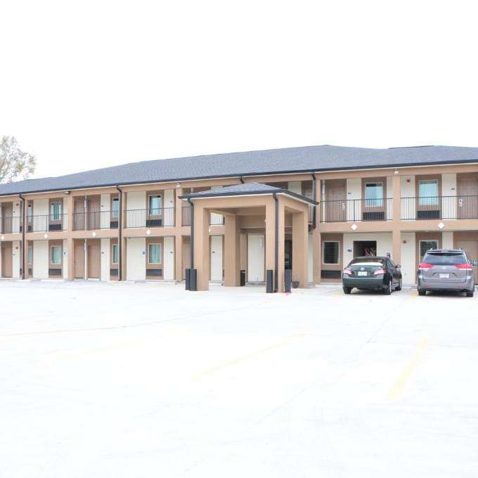 Paradise Inn & Suites BTR Airport Parking