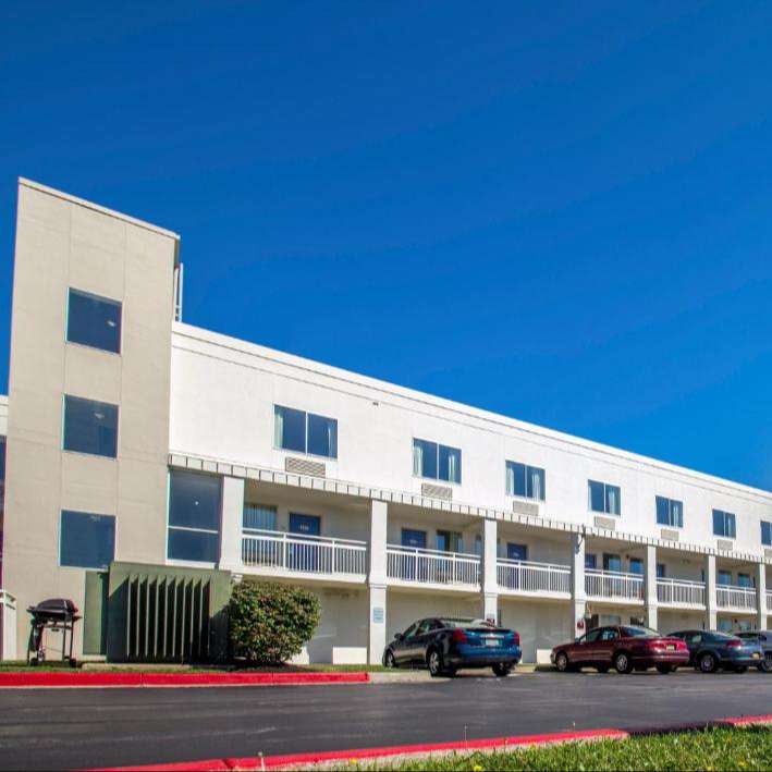 Motel 6 BUF Airport Parking
