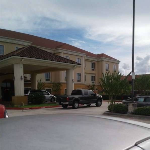 Spark suites HOU Airport Parking