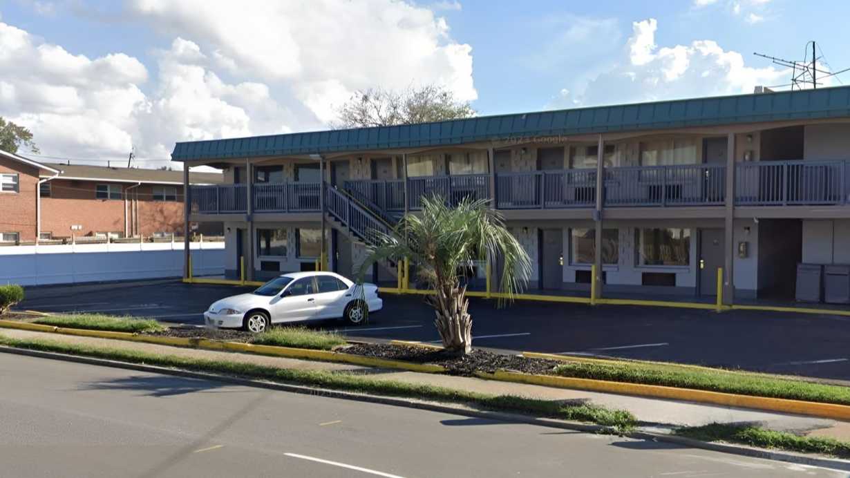 Express Inn ORF Airport Parking
