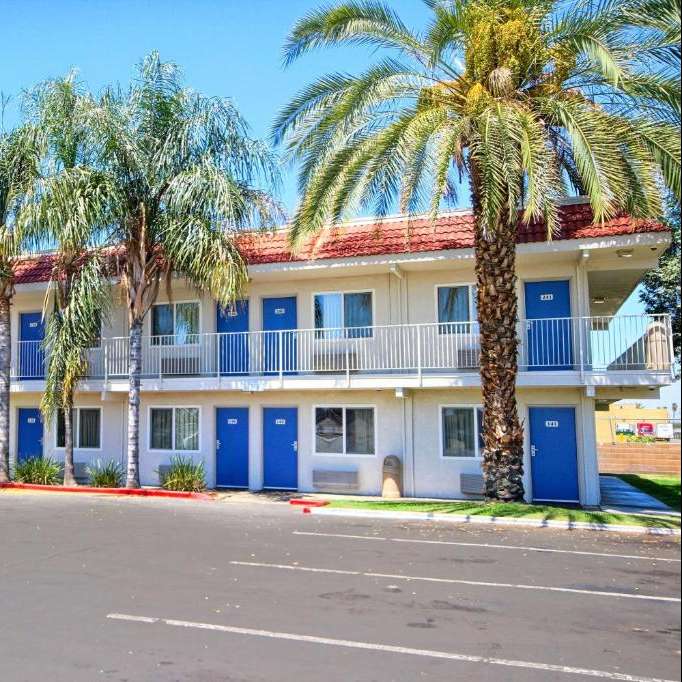  Motel 6 South FAT Airport Parking