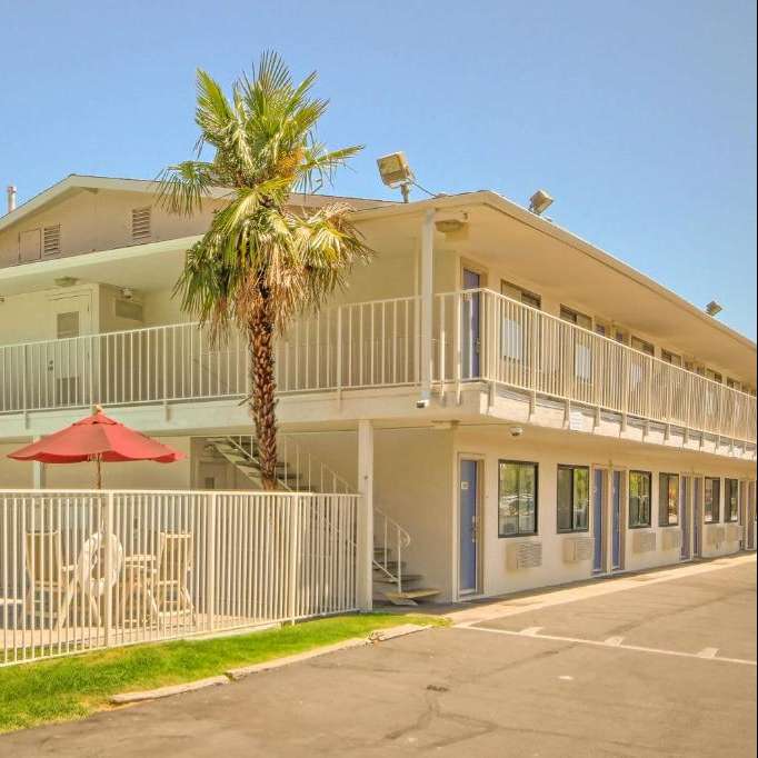  Motel 6 North FAT Airport Parking