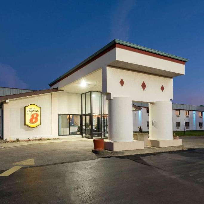 Super 8 by Wyndham CLE Airport Parking