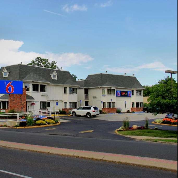 Motel 6 BDL Airport Parking