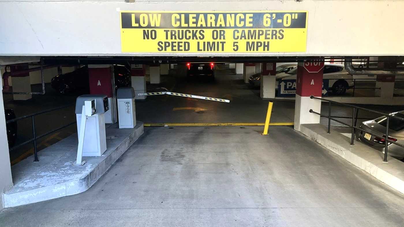 Hilton Arlington National Landing DCA Airport Parking