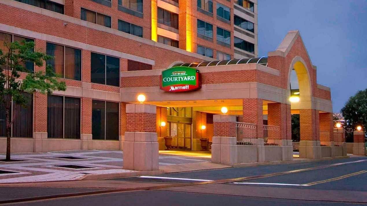 Courtyard Arlington DCA Airport Parking