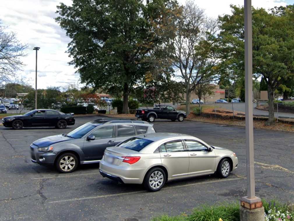 Motel 6 BDL Airport Parking