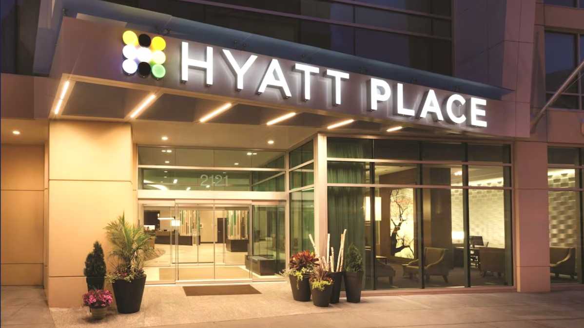 Hyatt Place Washington DCA Airport Parking