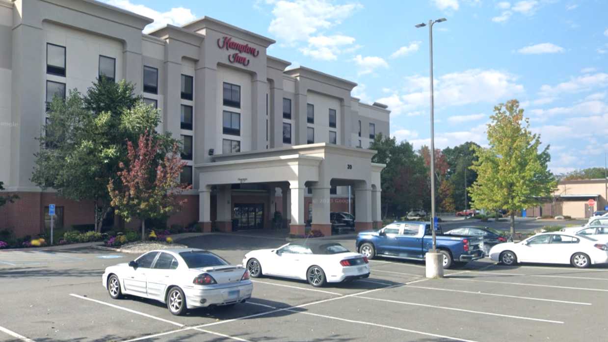 Hampton Inn Springfield BDL Airport Parking