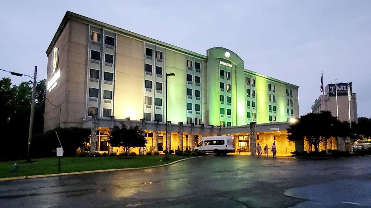 DoubleTree by Hilton PIT Airport Parking