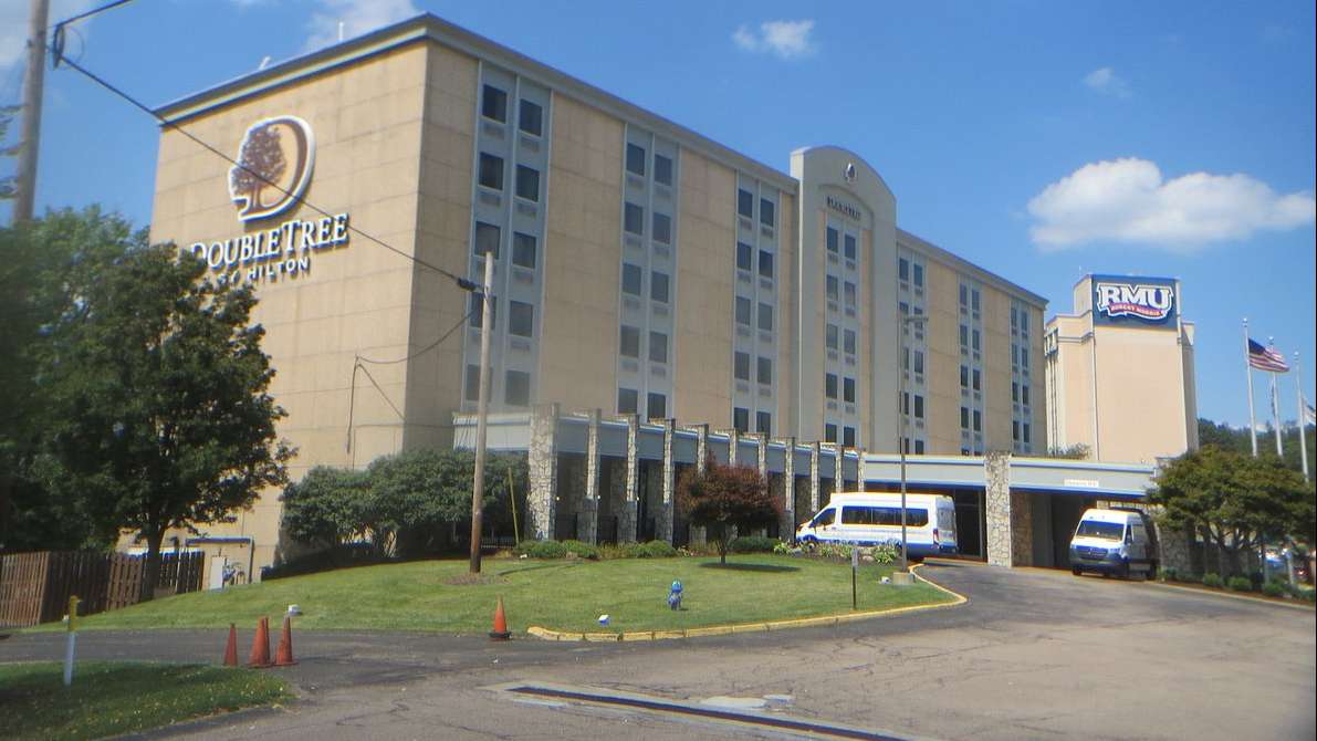 DoubleTree by Hilton PIT Airport Parking