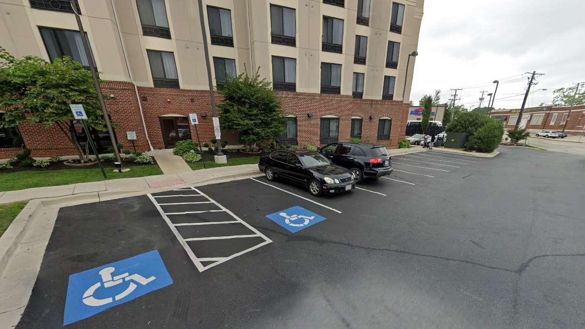 Hotel Arboretum DCA Airport Parking