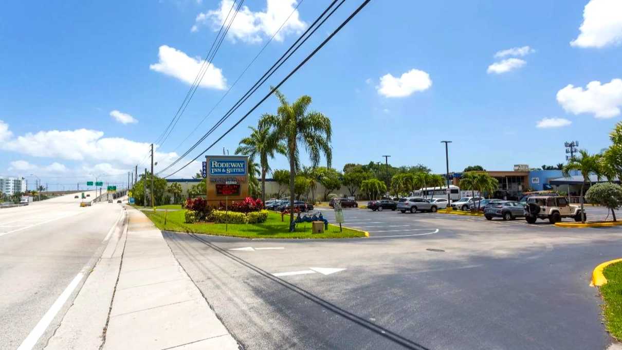 Rodeway Inn & Suites  FLL Airport Parking