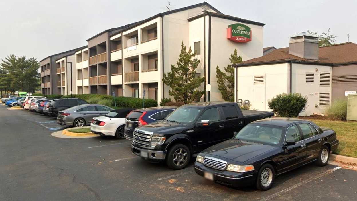 Courtyard By Marriott IAD Airport Parking