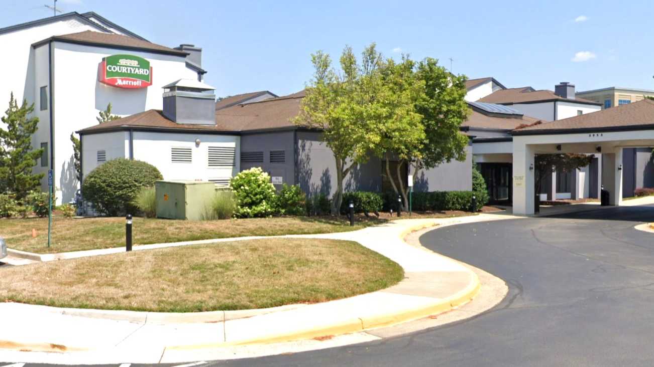 Courtyard By Marriott IAD Airport Parking