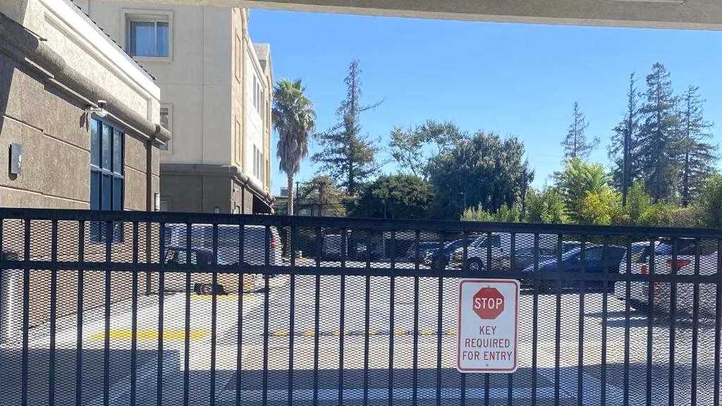 Country Inn & Suites by Radisson SJC Airport Parking (Managed by Spring Parking, 5 STAR SERVICE)