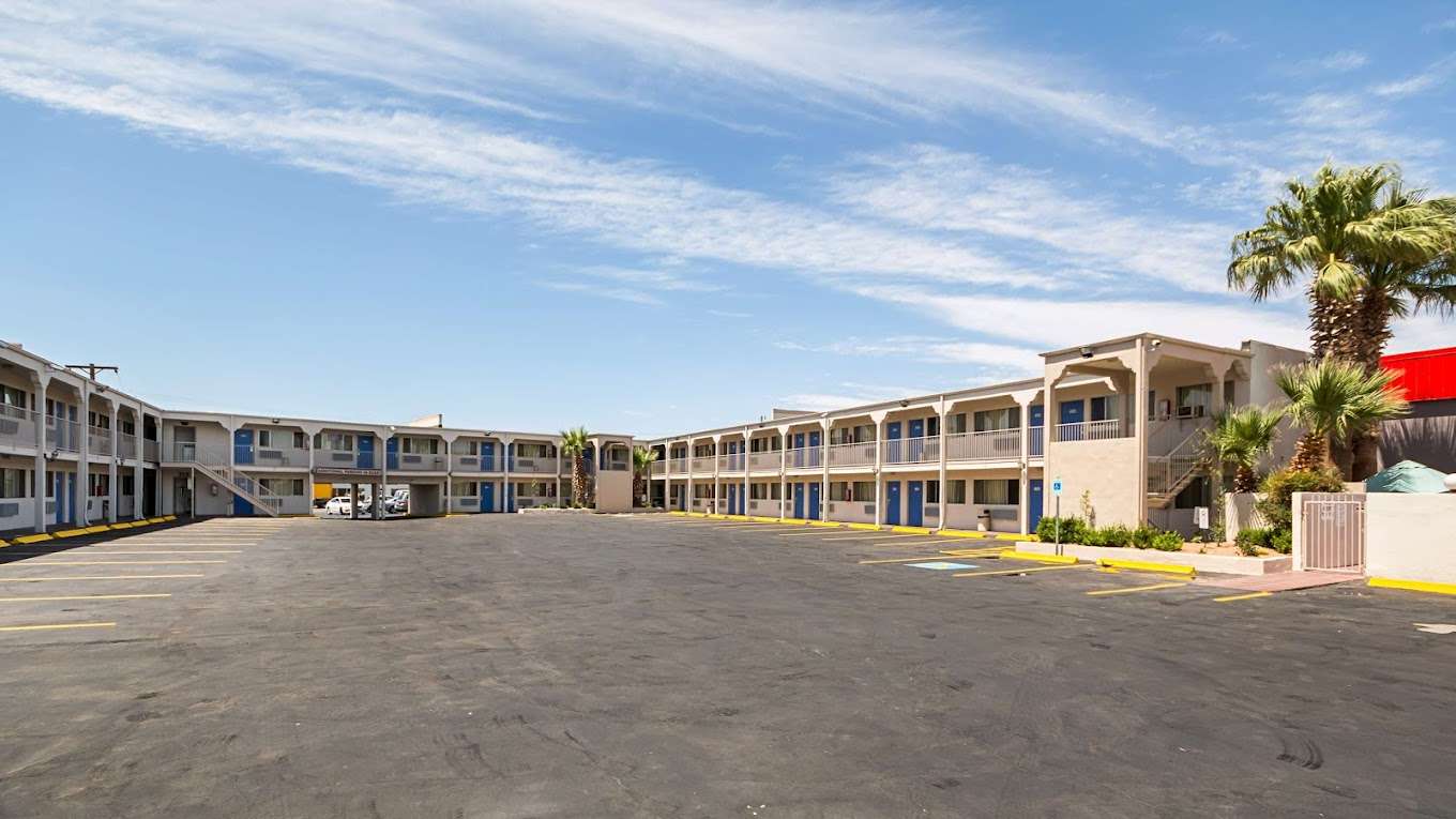Motel 6 El Paso-Fort Bliss ELP Airport Parking