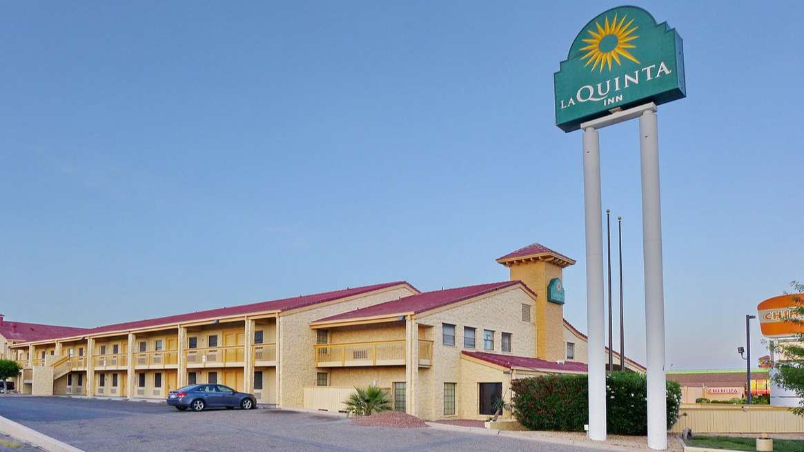 La Quinta Inn by Wyndham ELP Airport Parking