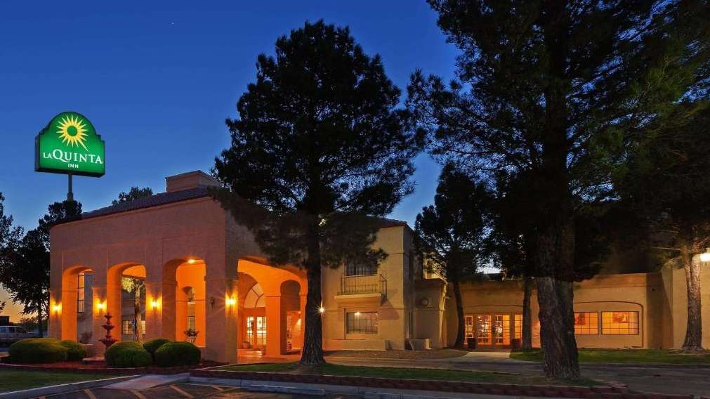 La Quinta Inn by Wyndham LRU Airport Parking