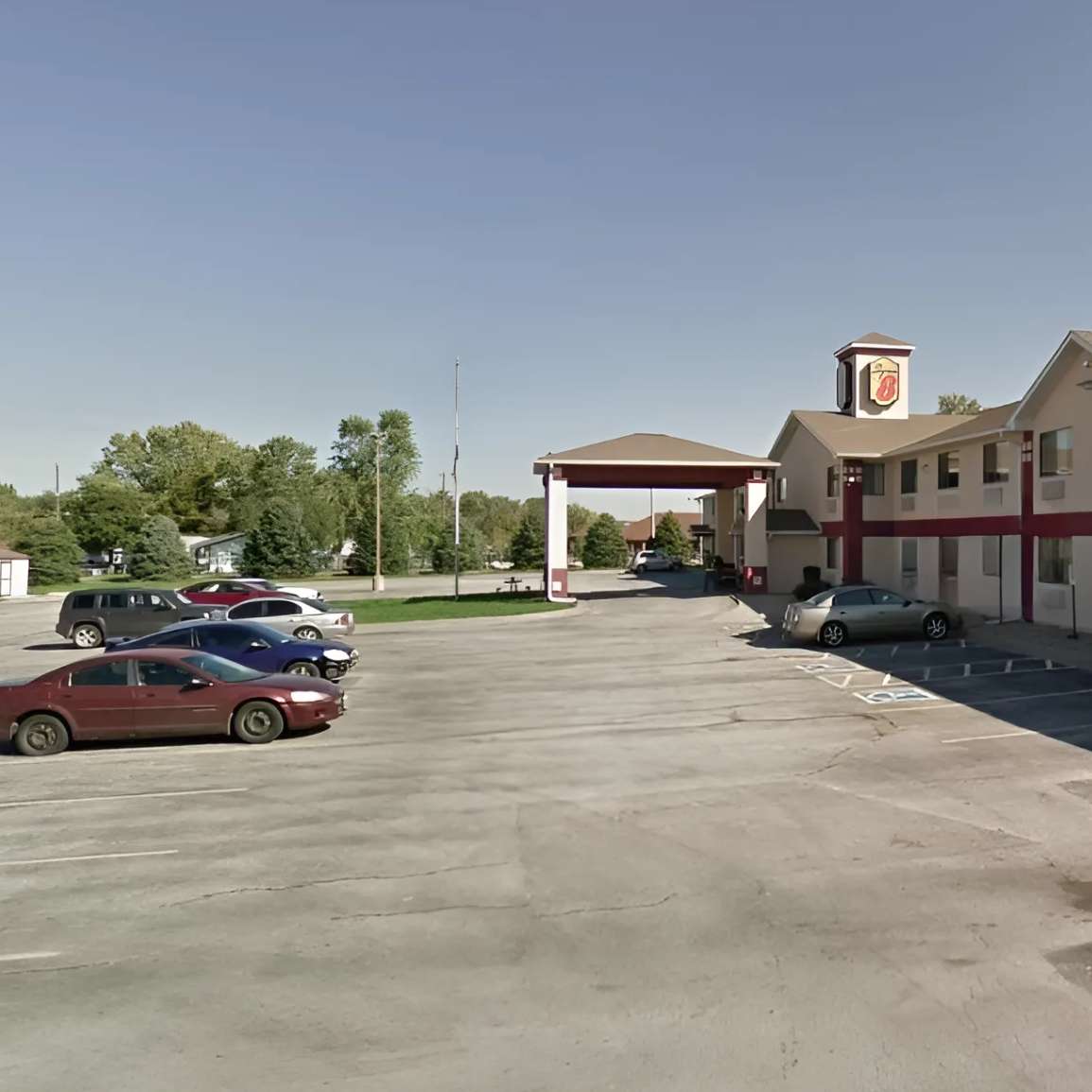 Super 8 by Wyndham OMA Airport Parking