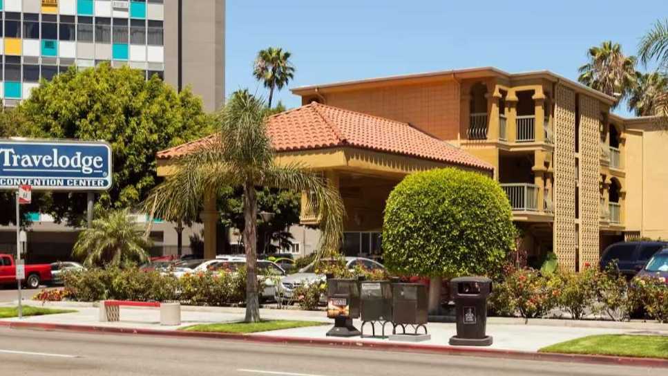 Travelodge by Wyndham Carnival Terminal Long Beach Cruise Parking