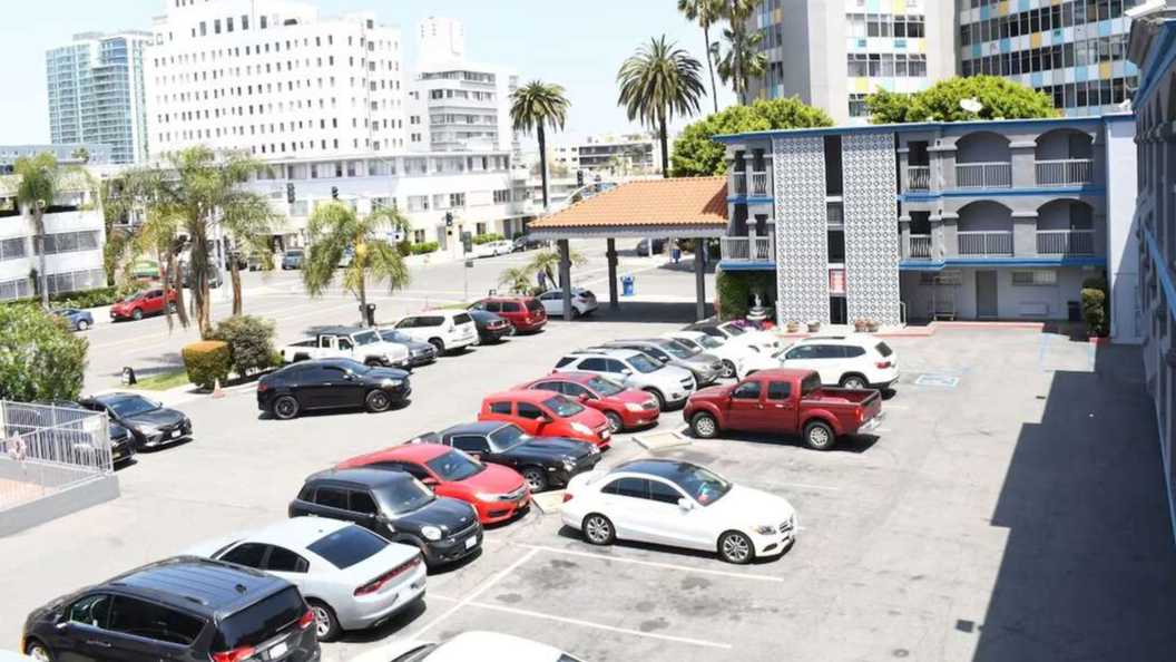 Travelodge by Wyndham Carnival Terminal Long Beach Cruise Parking
