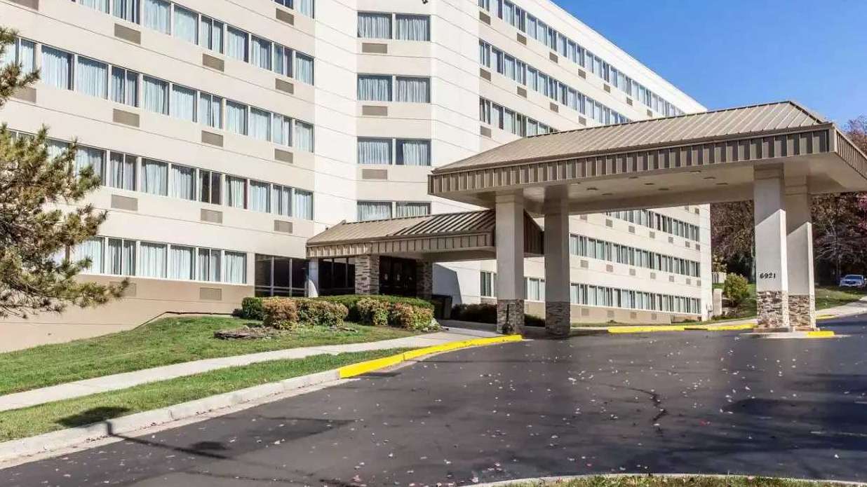 Clarion Hotel Port of Baltimore Cruise Parking