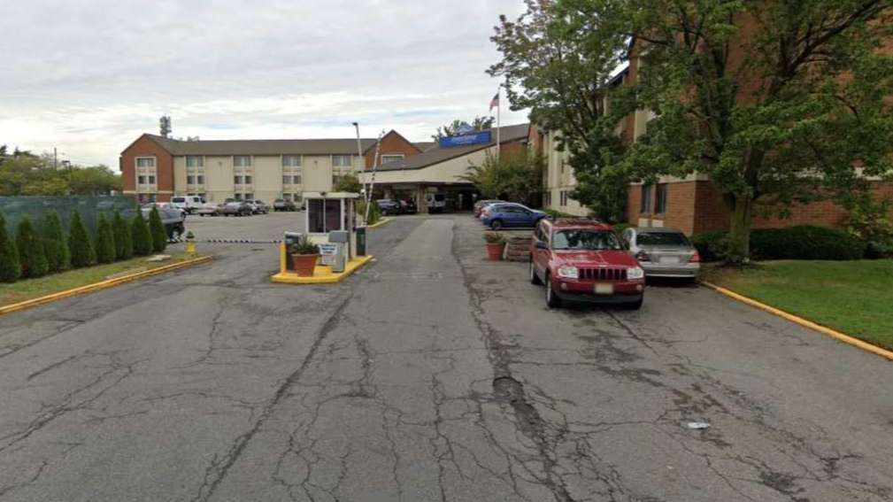 Howard Johnson Inn Cape Liberty Cruise Parking