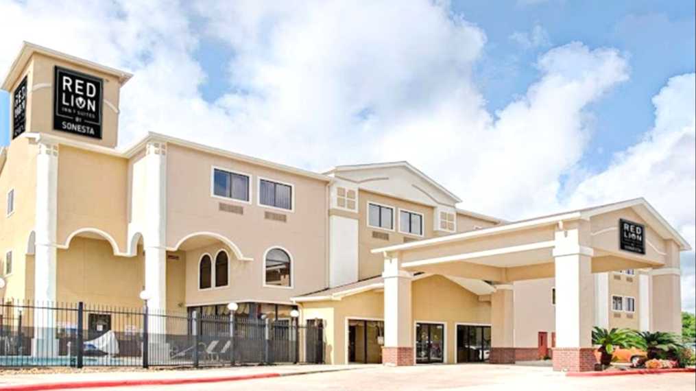 Red Lion Inn & Suites IAH Airport Parking