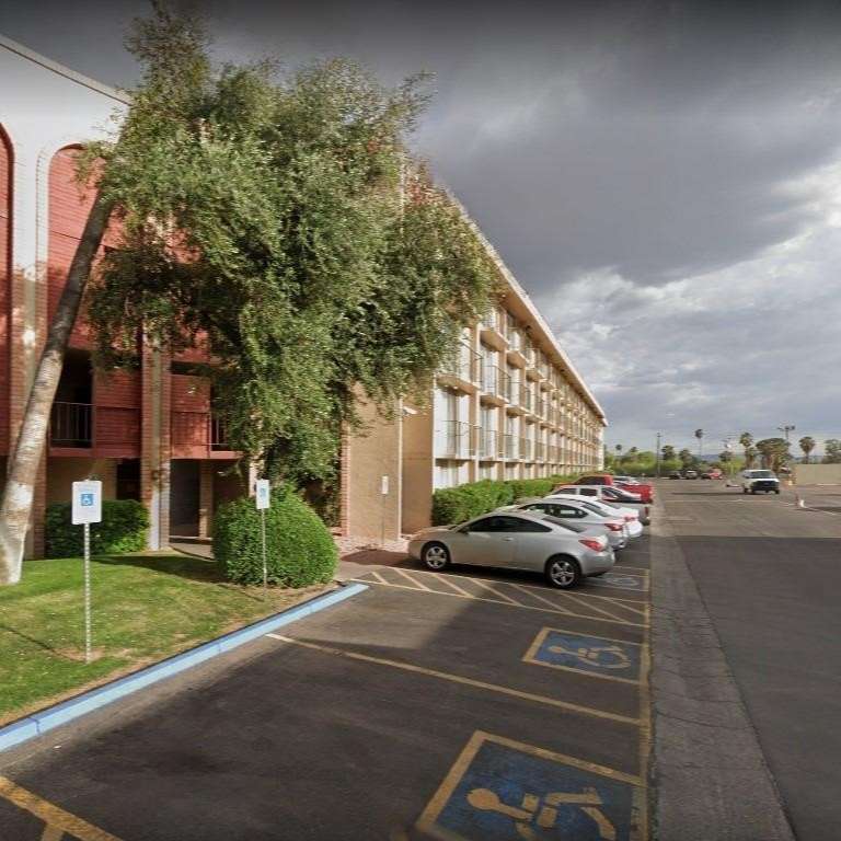 Thomas Suites PHX Airport Parking