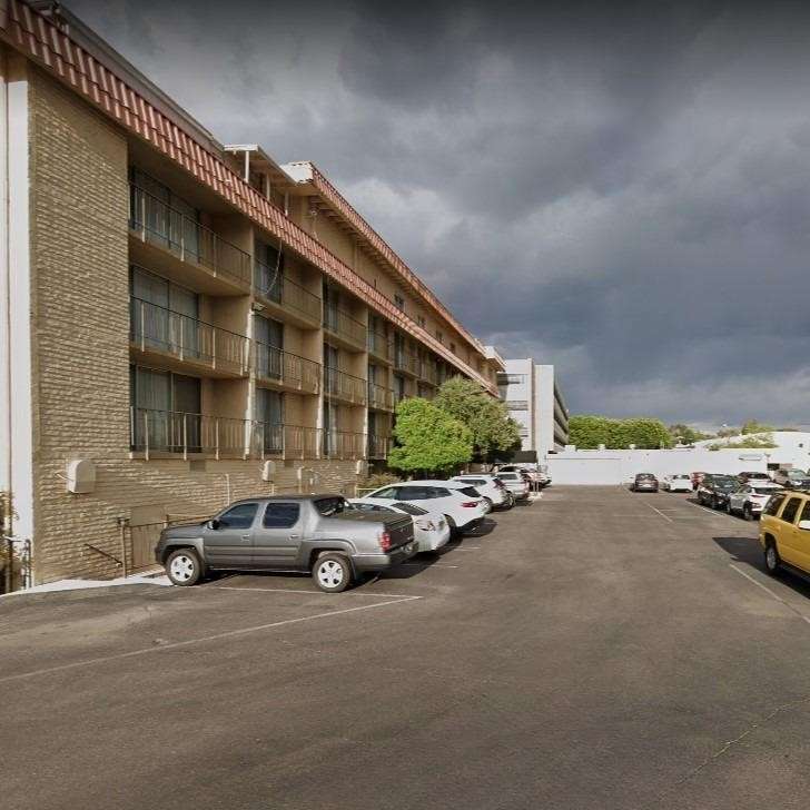 Thomas Suites PHX Airport Parking