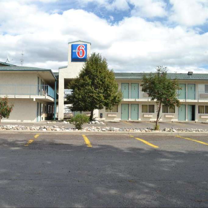 Motel 6 South BIL Airport Parking